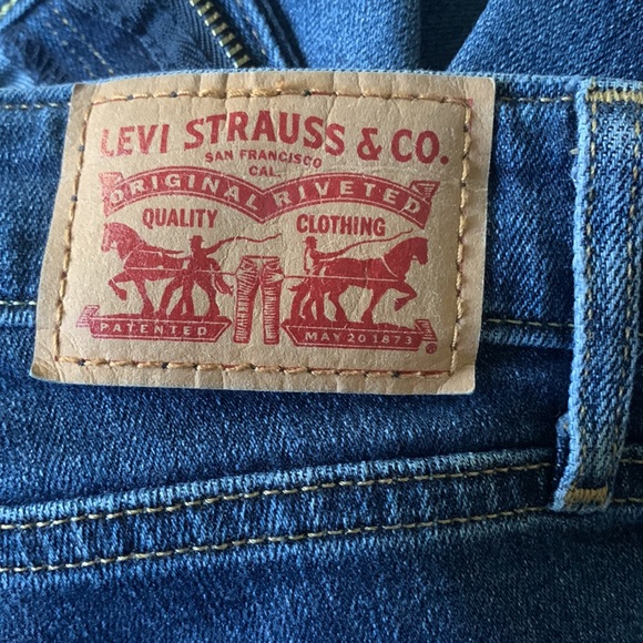 Levi High Rise Skinny Jeans - Picture 4 of 4